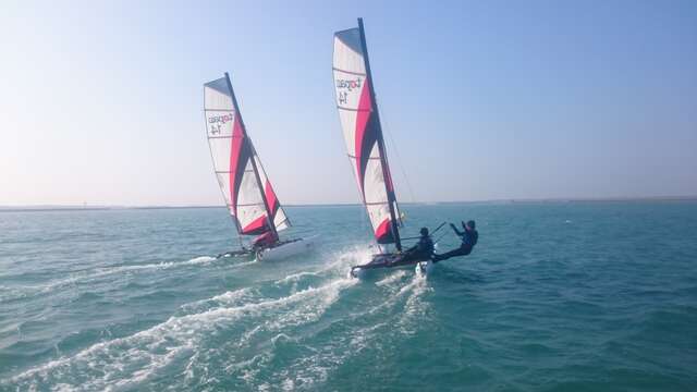 Stage et cours particulier en optimist, planche à voile, dériveur, catamaran, par le CNAR