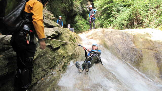 Canyoning in Le Grenand mountain stream