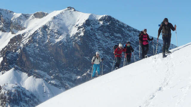 Snowshoeing without borders between Briançonnais and Piedmont
