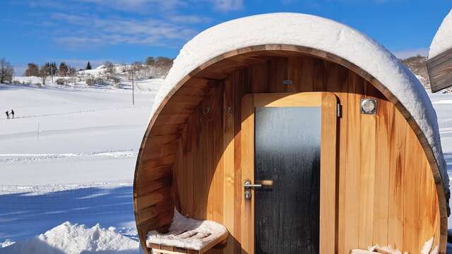 Hot tub and sauna in Les Plans d'Hotonnes