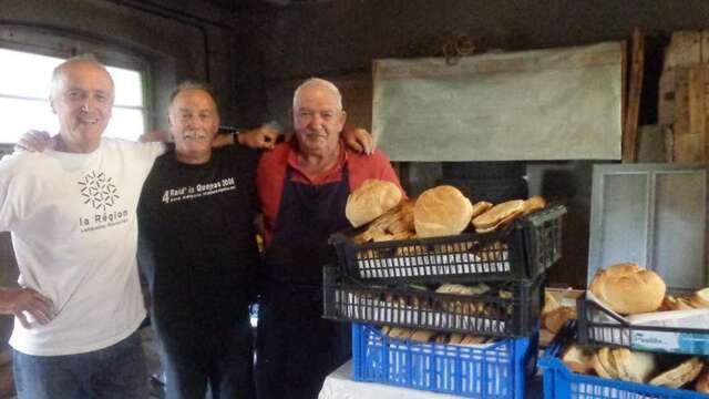 Fournée de pains au four banal d'Abriès