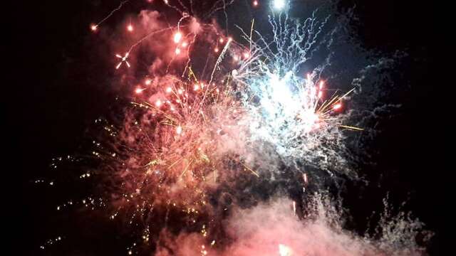 " La magie de Noël est en danger " spectacle pyromusical des Vert Luisant
