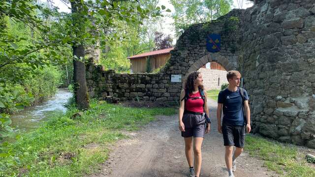 Site et jardin médiévaux de Donzy