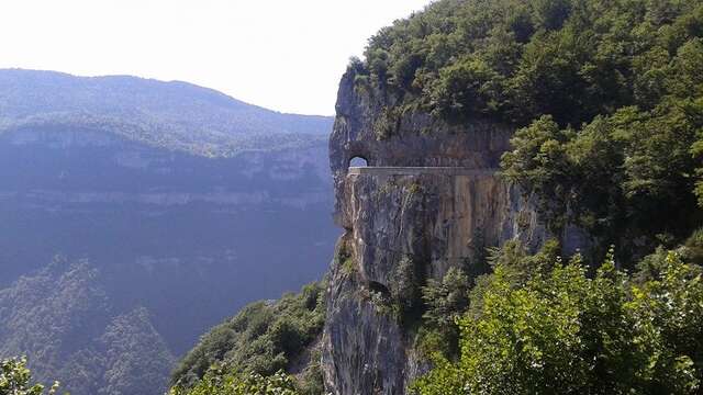 Route et cirque de Combe Laval