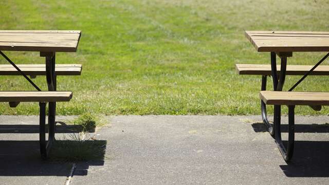 Aire de pique-nique D83