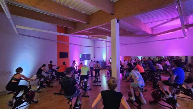 Corso di gruppo: serata biking fluo