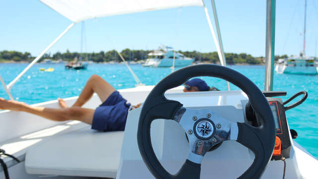 Location de bateau sans permis à Cannes - Journée avec Solar Boat