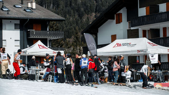 Ski race for waiters