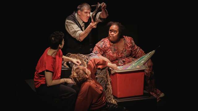 Théâtre - Loin dans la mer