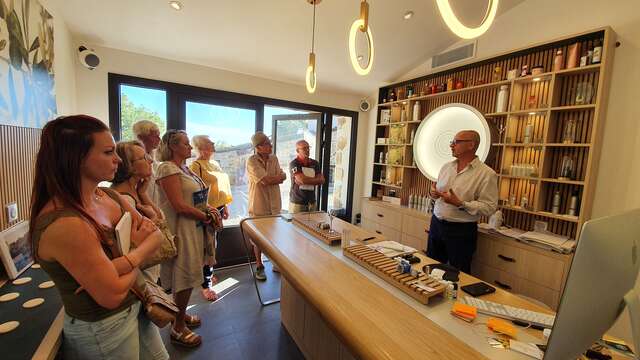 Visite de la passion - créateur de PARFUMS - Chemins parfumés UNESCO