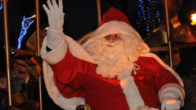 Tournée du Père Noël dans les fractions et les quartiers