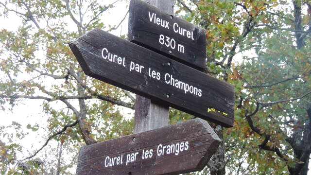 Curel, agrippé aux collines