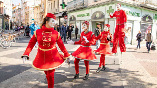 Déambulation "Les Grooms" x Cirque Autour - Bonjour l'Hiver