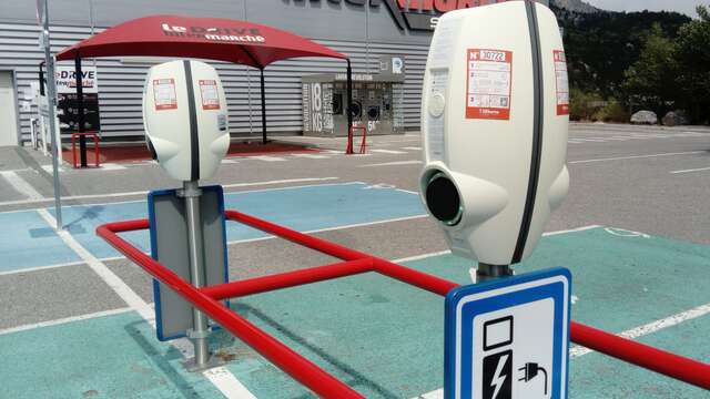 Electric vehicle charging station