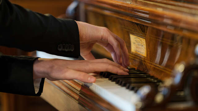 Clément Lefebvre : récital sur le piano ancien du château d'Aulteribe
