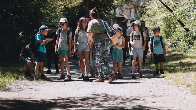 Les p'tits explorateurs à la Fontaine Pétrifiante