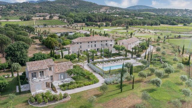 Le Clos des Oliviers****