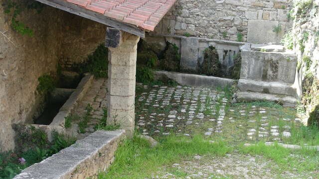 Fontaine et chapelle Saint Jean