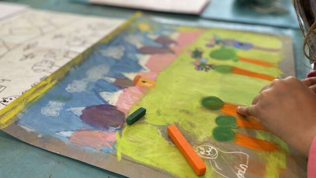 Stage arts plastiques enfants - Un nichoir pour les oiseaux au pastel