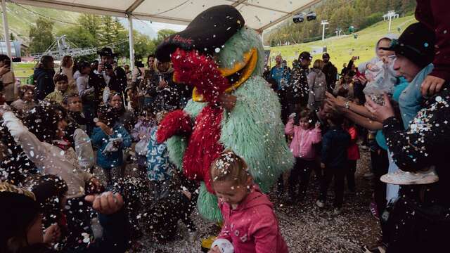 Afternoon snack and confetti battle
