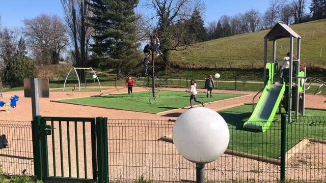 Aire de pique-nique et de jeux La Frairie