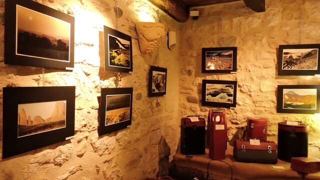 Salle d'exposition du Caveau Bugiste