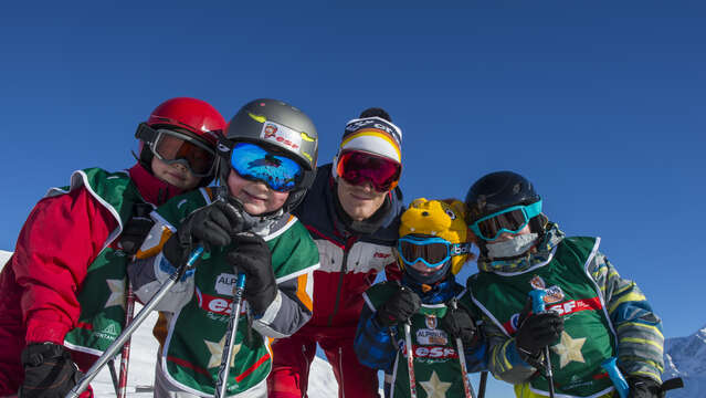 Cours collectif enfant de ski alpin avec l'ESF