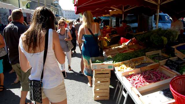 Petit Marché du vendredi matin à Sablet