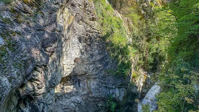 Falaise d'escalade du Parc Thermal - Secteur des Naufragés