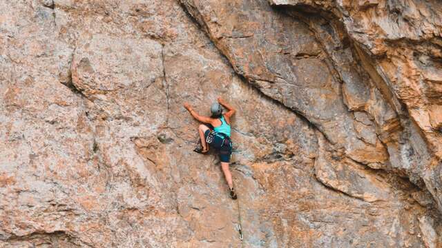 Outdoor rock climbing lessons