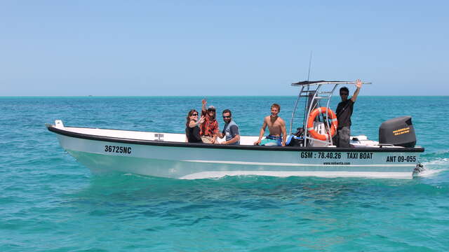 Nekweta taxi boat