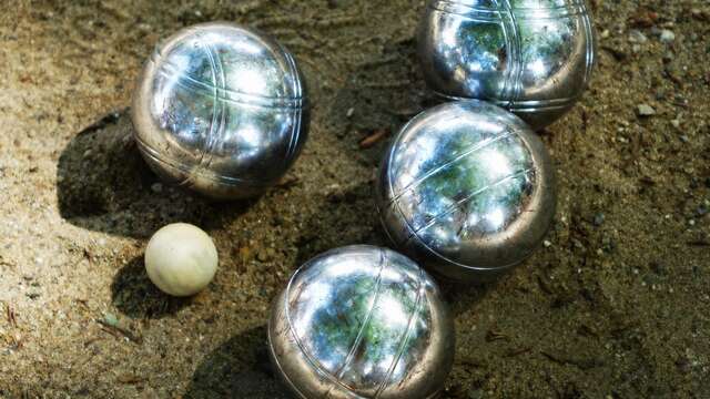 Fêtes votives d'Aurons : concours de pétanque en doublettes choisies