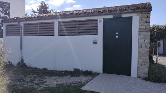 Toilettes publiques - Parc de Montamer