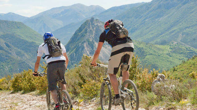 Le Tour du Lac de Castillon par Saint-André-les-Alpes