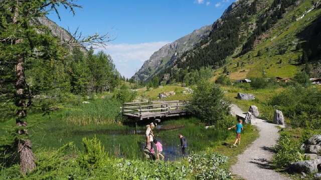 Camping Forêt des Mélèzes et village Sioux