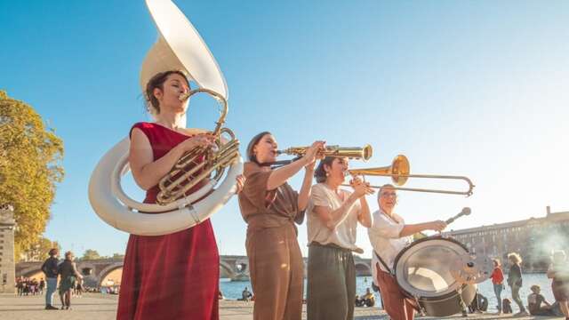 "Place à la Musique" : déambulation avec le WONDER BRASS BAND !