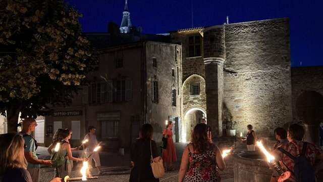 Vic-Le-Comte : visite aux flambeaux