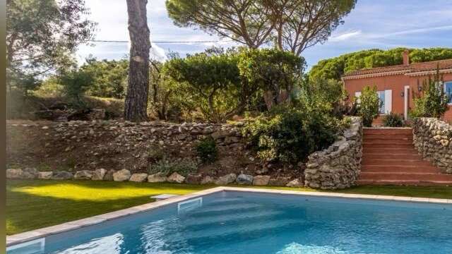 M. Mme WACHEUX- Villa des Pins