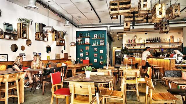 L'Accordéon, Bistro, Canteen