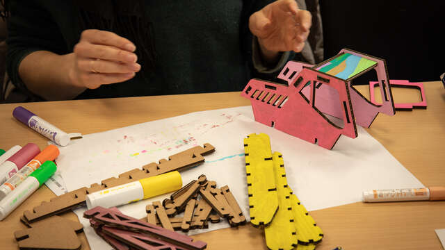 “Mini cardboard snow groomer” workshop