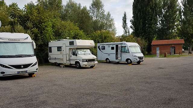 Zona para autocaravana en Saint Nicolas de la Grave
