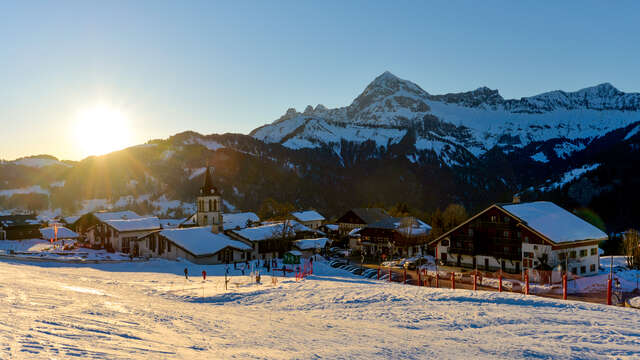 Schneeschuhwanderung "Sonnenuntergang von den verschneiten Almen des Mont Bisanne"