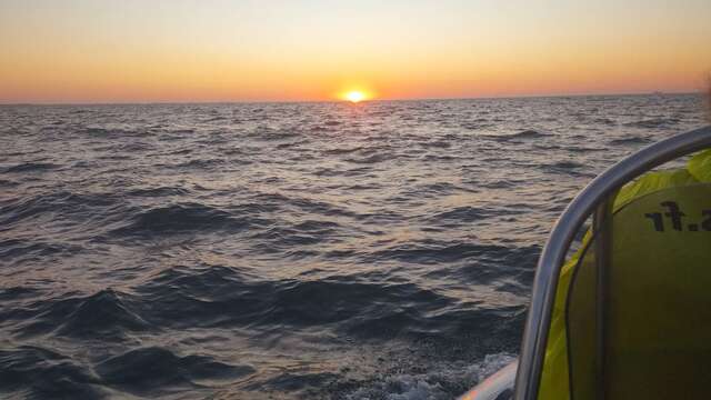 Lever de soleil sur l'eau face à Fort Boyard
