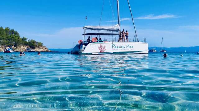 Journée vers l'île de Porquerolles en catamaran avec Passion Med