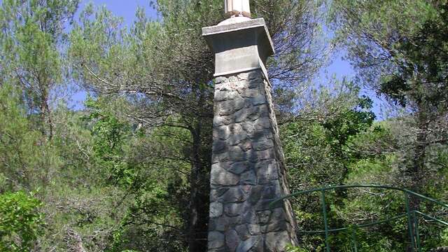 Stèle Oratoire Notre Dame des Lourdes