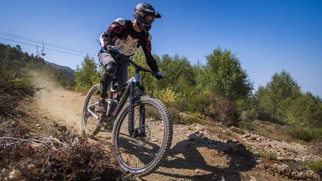 Location VTT descente avec accès télésiège à la journée aux Monts d'Olmes