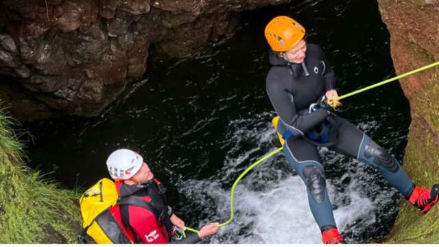 Yahoué Waterfalls (Beginner Level) - Calédonia Canyoning