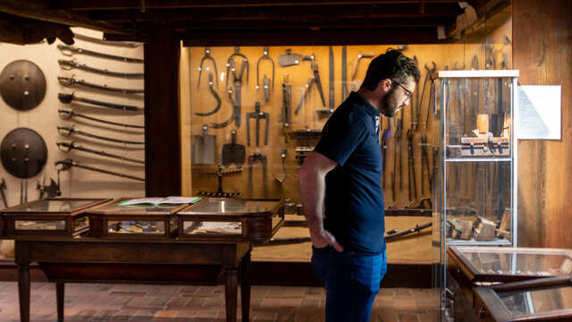 Musée du Vieux Pérouges : tour de guet et jardin médiéval (hortulus)