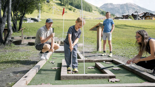 Mini-golf course