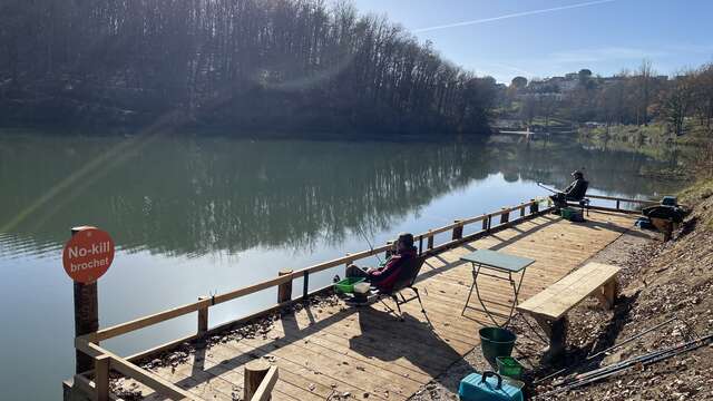 Ponton de pêche lac de Lafrançaise